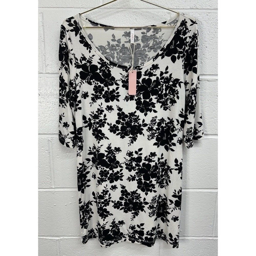 NWT Pink Blush Maternity Dress Short Sleeve White & White Floral Pattern / Large